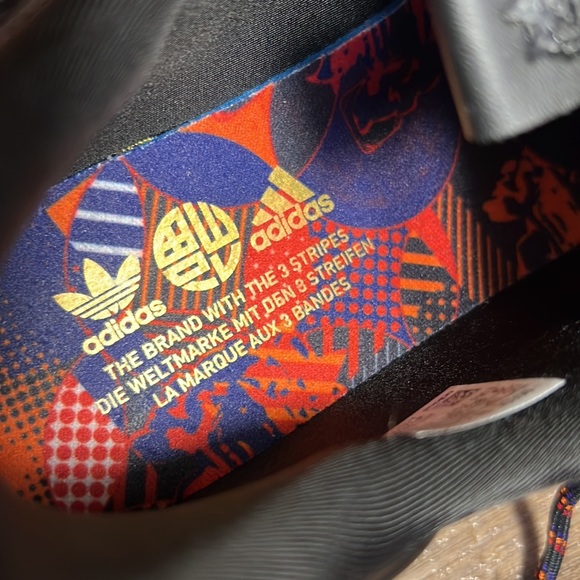ADIDAS - OZWEEGO ZIP - CHINESE NEW YEAR SIZE 9 - Picture 6 of 11